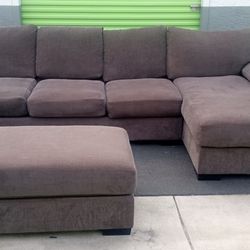 FREE 🚚 DELIVERY. Beautiful Sectional Sofa/Couch with Storage Ottoman. Amazing Condition