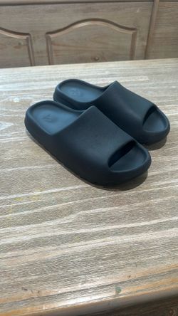 Yeezy Slides