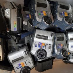 20 Sony FD200 And FD100 Cameras and Batteries All AS IS