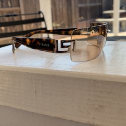 Woman’s Sunglasses