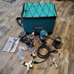 Makita 6.5 AMP 1-1/4 HP Corded Variable Speed Compact Router Kit 
