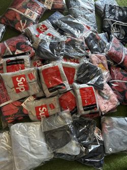 Asaali Hoodies/ Supreme Grey Socks