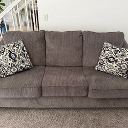 Gray 3-person couch/sofa