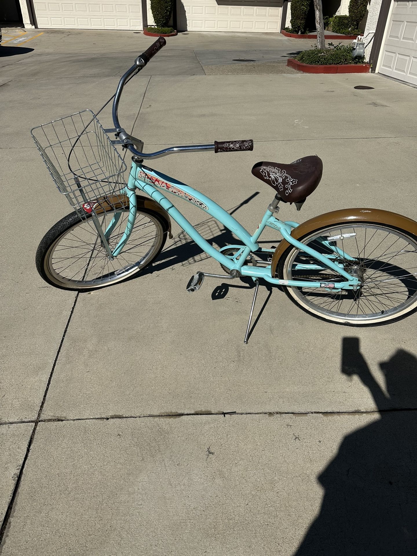 Women’s Beach Cruiser Bike