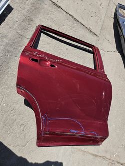 Toyota Highlander right rear door Oem