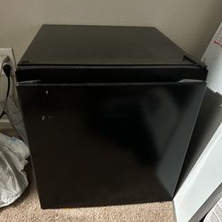 Mini Fridge With Freezer 