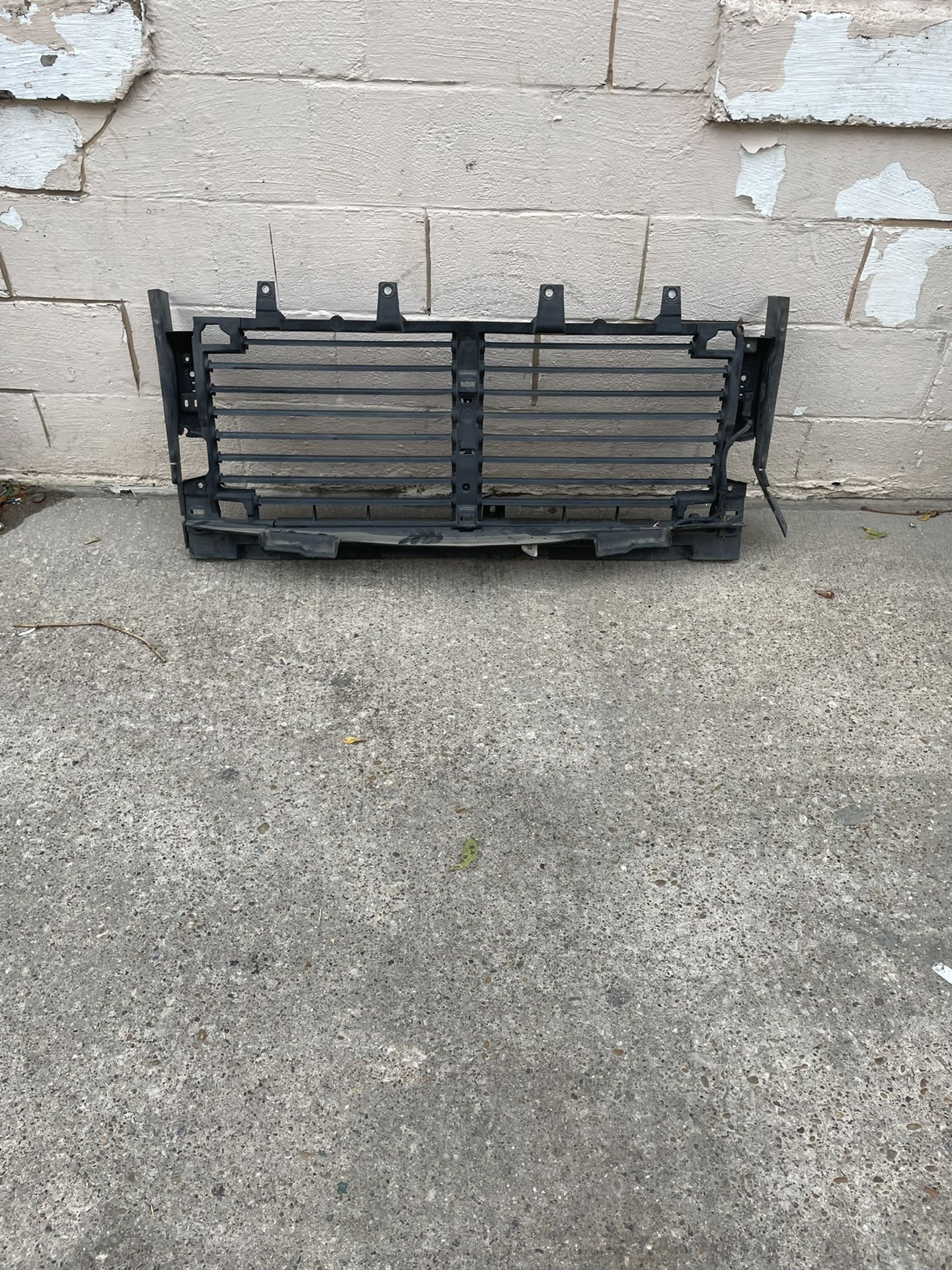 2019-2022 CHEVROLET SILVERADO GRILLE SHUTTER OEM