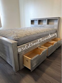 Full bed and mattress with drawers