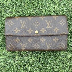Pre-owned Authentic LV Monogram Wallet 