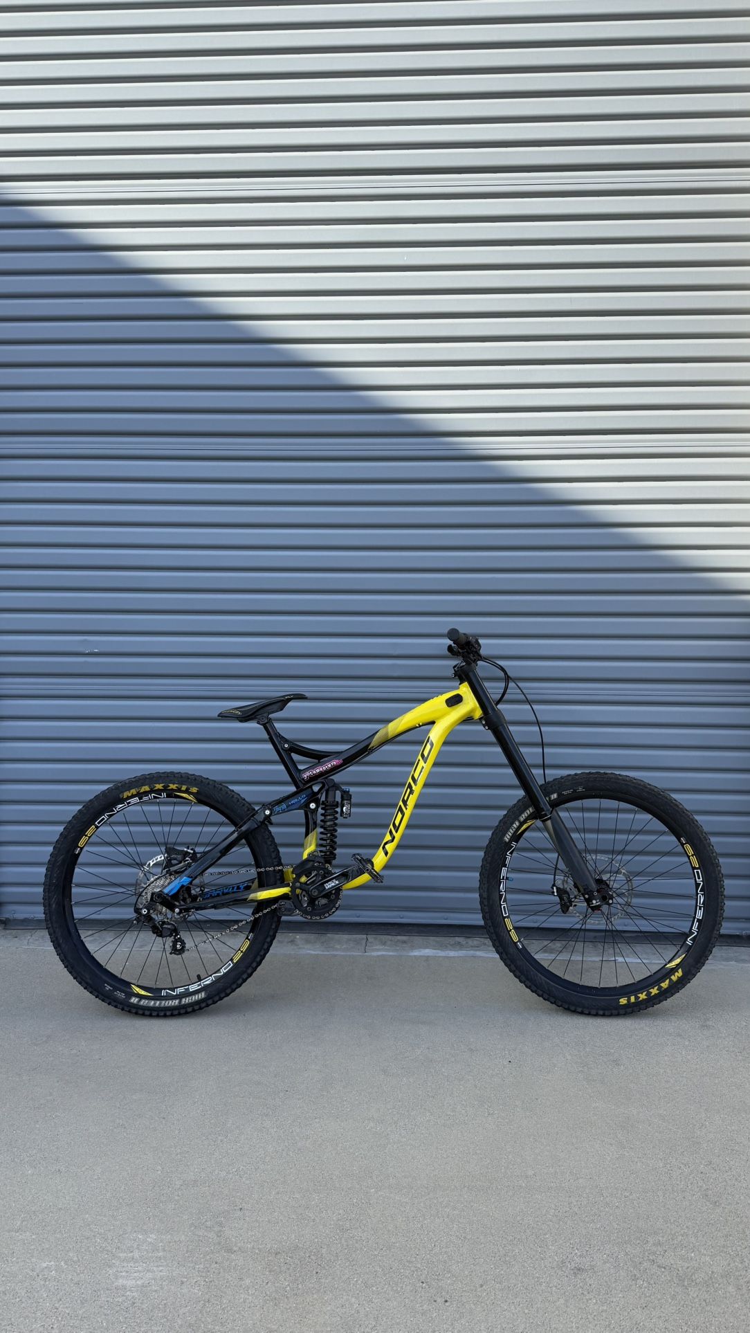 Size Large Norco Aurum Downhill Mountain Bike Mtb