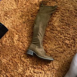 Guess Women’s Boots Size 6
