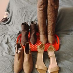 Four Pairs Of Women Shoes Size 6m
