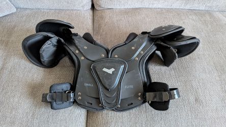 Youth football shoulder pads - Xenith Flyte