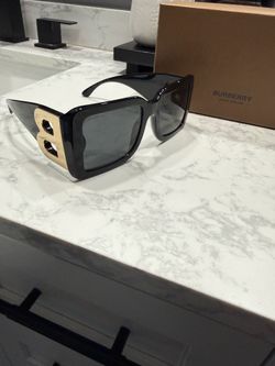 BURBERRY SUNGLASSES
