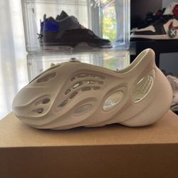 Adidas Yeezy Foam RNNR Azarat