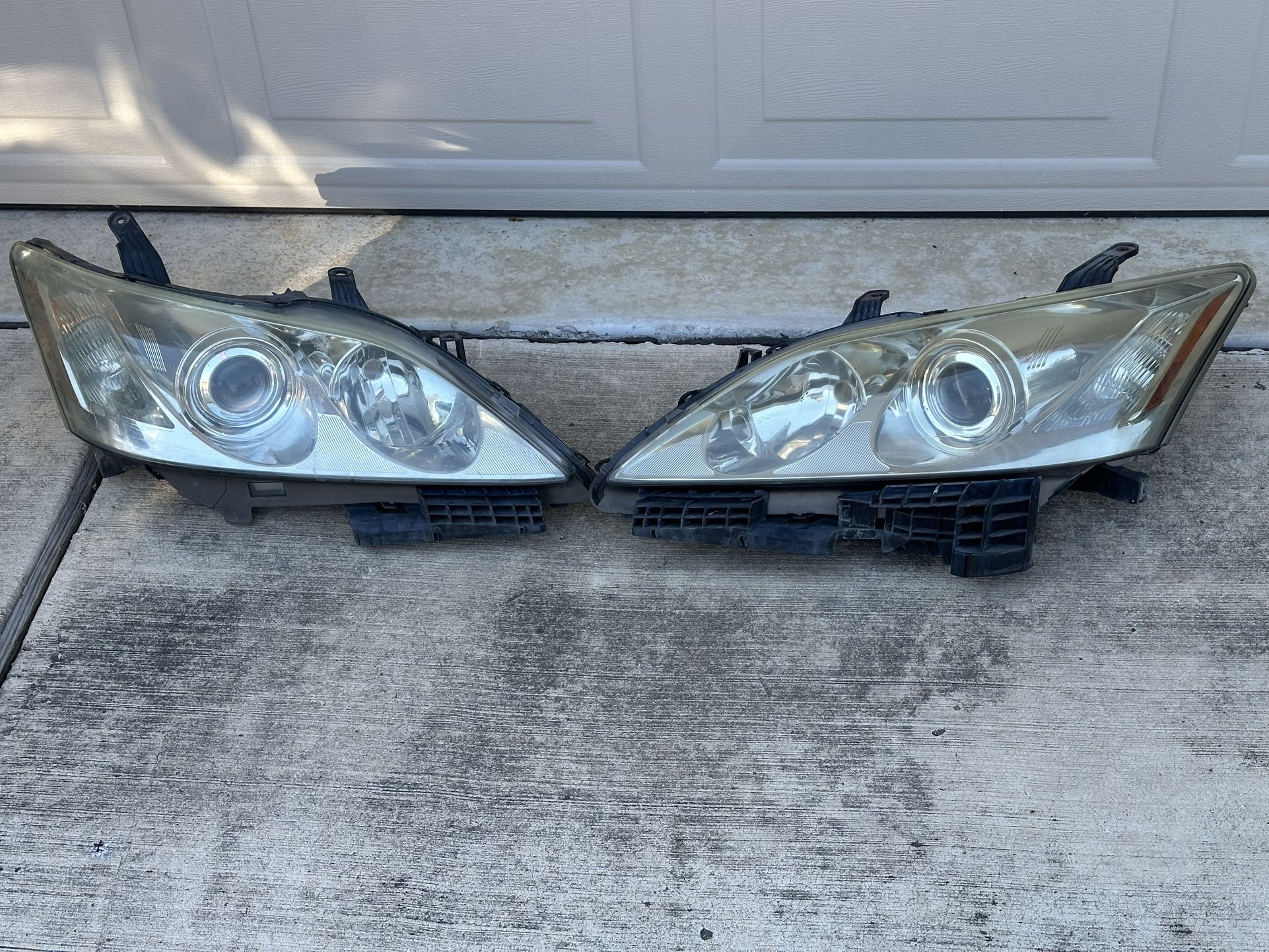 2007 Lexus ES 350 OEM Headlight. Used