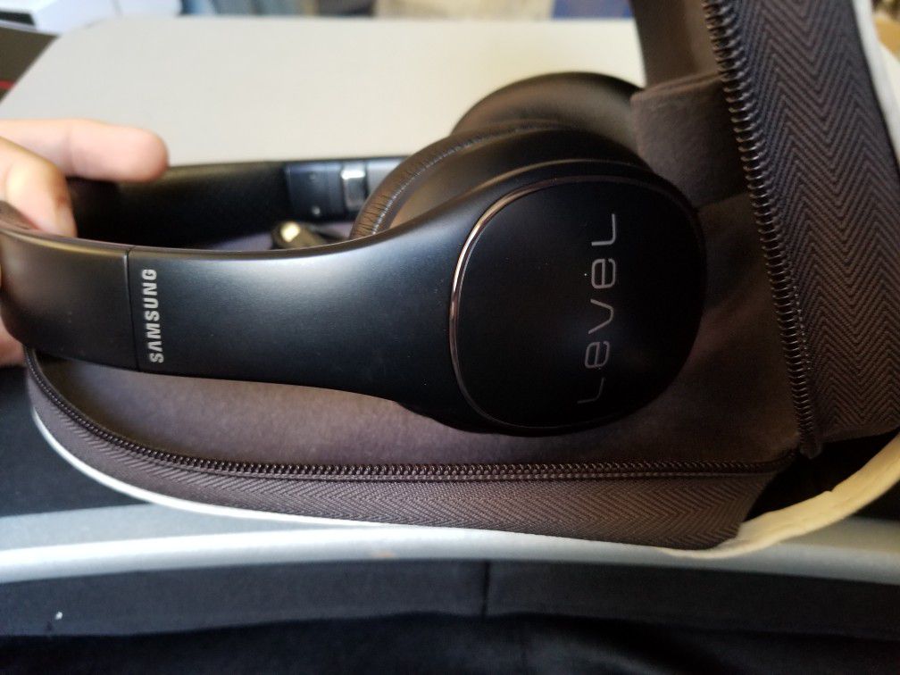 Samsung Level Pro wireless Headphones Noise Cancelling Bluetooth