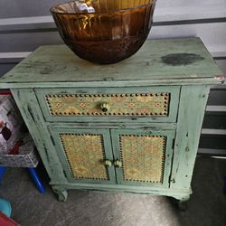 Bedside table or console cabinet. Make offer pickup in spartanburg. 