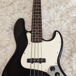 Fender Squire J Bass 4 String White On Black w/Bag In Perfect Condition 