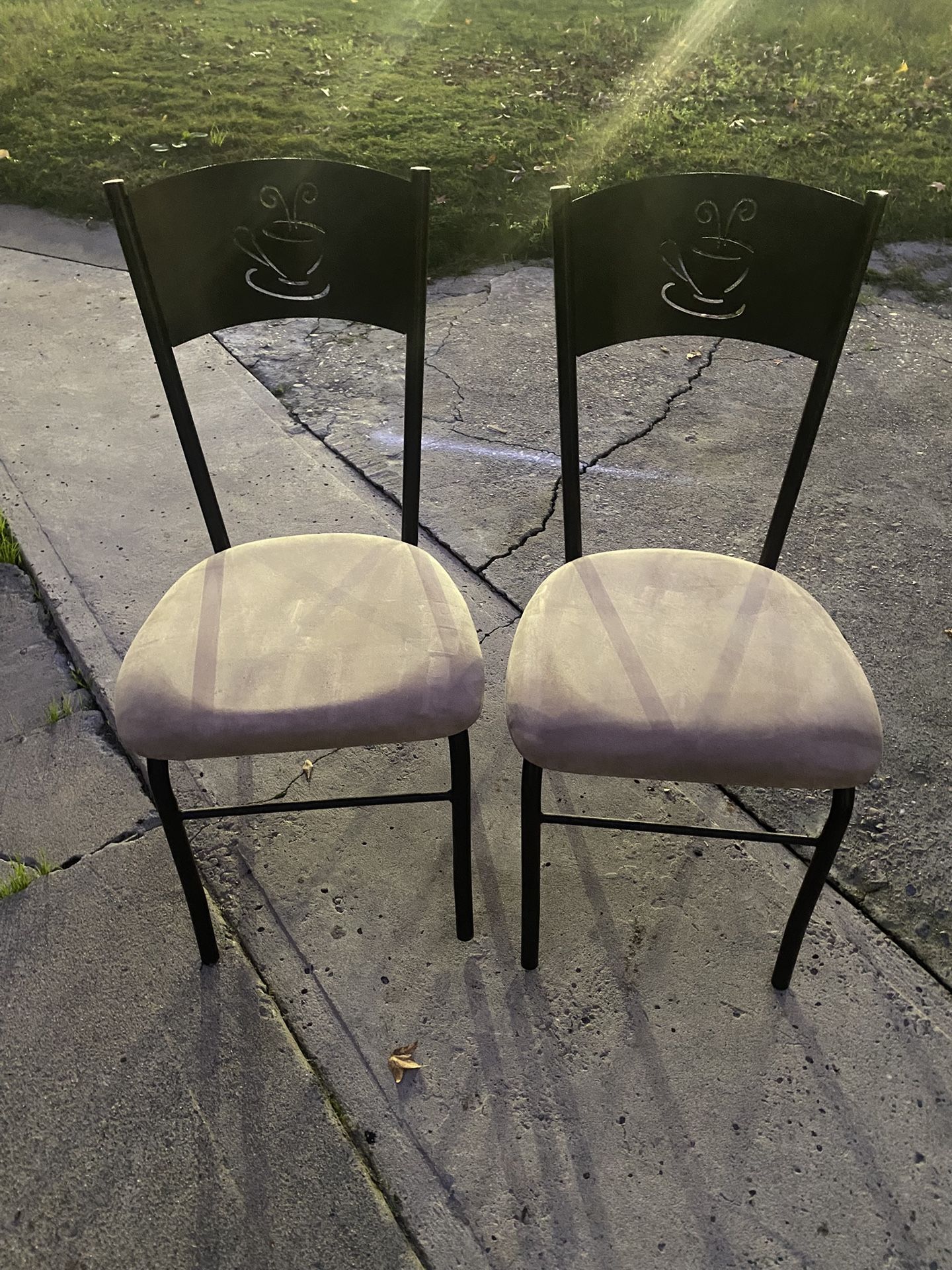2 Metal Chairs With Soft Seat Cofee Design