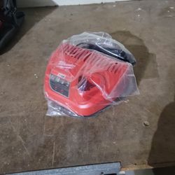 Milwaukee M12 Charger