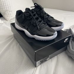 Jordan 11 Space Jam Low Size 9