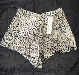 Love & Love women’s dress shorts - medium