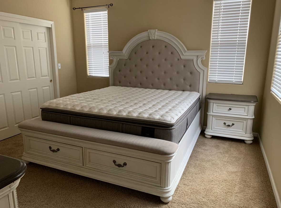 Cali King Bedroom Set