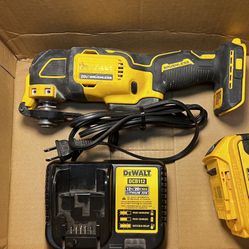 Dewalt Multi Tool With 4mah Battery And Charger