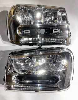 2002-2009 Chevy Trailblazer 2002-2005 Chevy Trailblazer EXT Headlights (Se habla español)