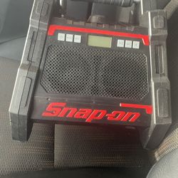 Snap On Portable Speaker Bluetooth And Radio Like New Wired Or 18v Batterie  Very Loud 