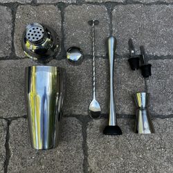 17 Sets Of Cocktail Martini Shaker Tins Muddlers Stir Spoons Jiggers Pour Spouts Mixology Class Kit