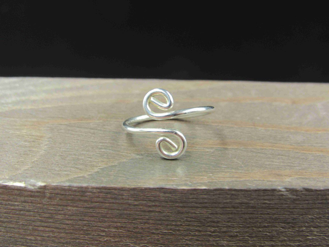 Size 5.25 Sterling Silver Double Swirl Pattern Open Band Ring