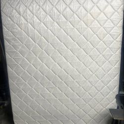 Full Mattress Lightweight Like New