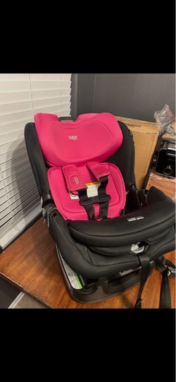 Britax Poplar Convertible Car Seat in Magenta Onyx is a 2-in-1 slim-design car seat featuring a vibrant magenta fabric