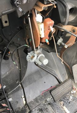 Gas pedal and brake pedal, windshield wiper motor, rear bumper