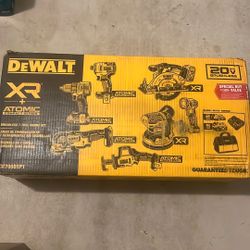 Dewalt XR atomic Compact Series  7 Piece Took Set With 2 Batteries And Charger 