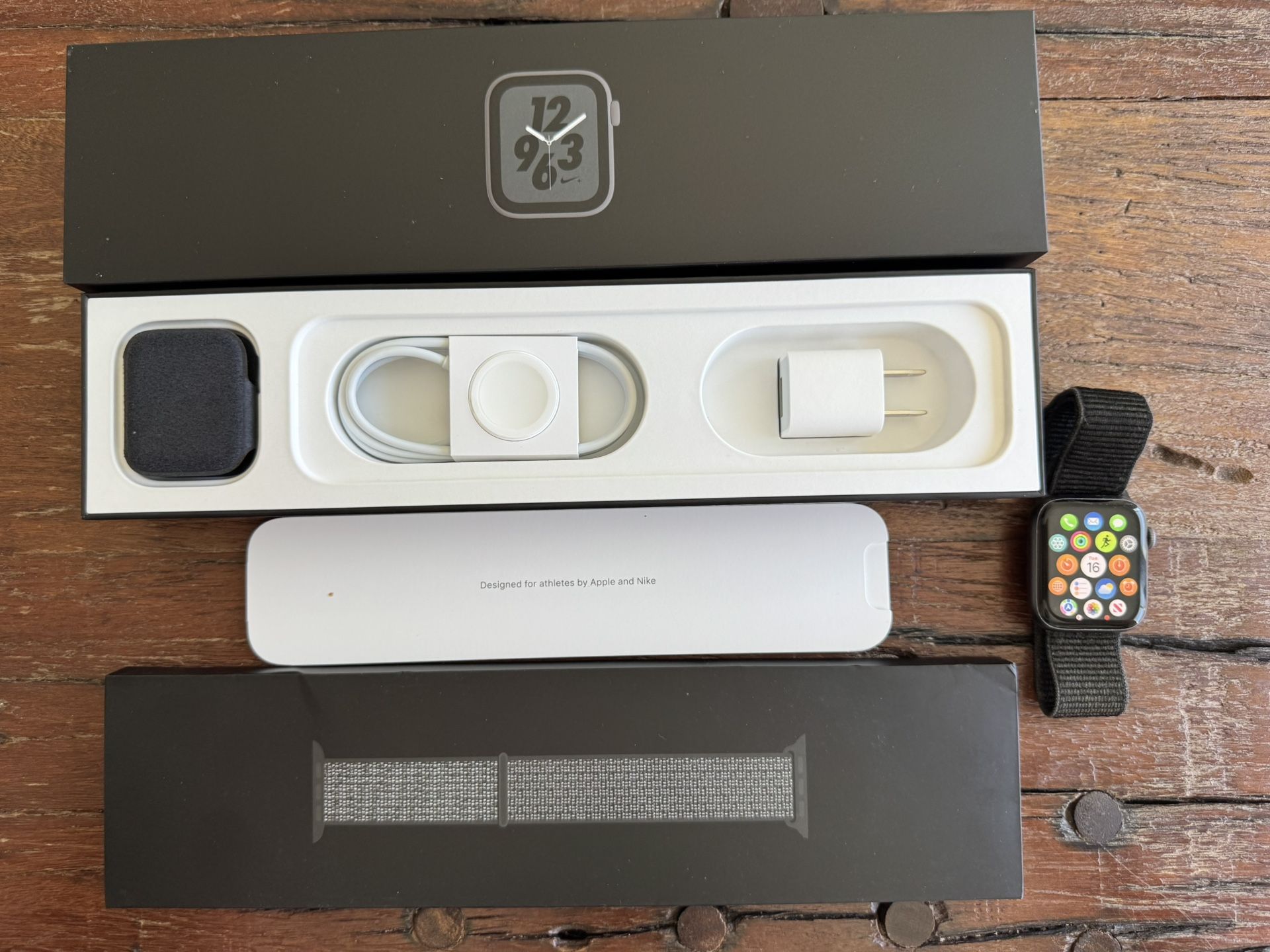 Apple Watch Series 4 Nike 44mm Black - $50