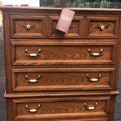 Quality Thomasville Tall Chest With Big Drawers. Drawers Sliding Smoothly Excellent Condition