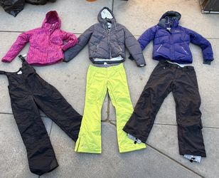 Women’s Size Medium Ski/ Snow Clothes.  Winter Jackets Pants Bibs & Snowsuits 