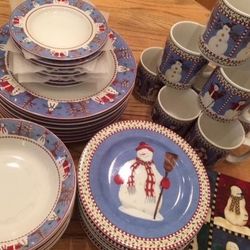Holiday/Winter 41 Pc Dinnerware