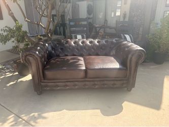 Logan Chesterfield 72" Small Sofa