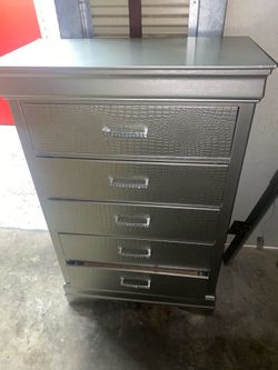 ✨ Silver Glam 5-Drawer Chest ✨ OBO