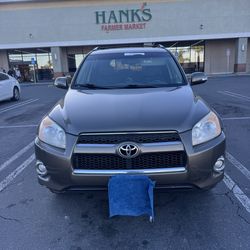 2011 Toyota Rav 4  4x4  automatic corre mui bien 4 cilindros  millas 195558 $6700 obo