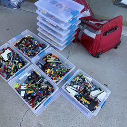 Lego Pieces (1,000+)  with a Storage Bag