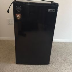 Refrigerator (Mini Fridge)