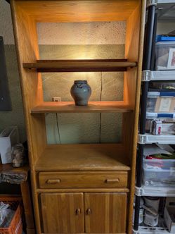 Oak hutch, very solid, lighted, free