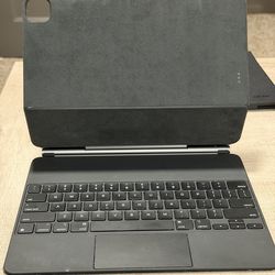 Magic Keyboard Apple iPad Pro 12.9 – Buen estado