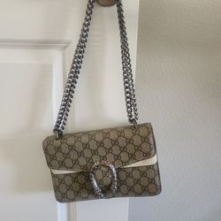 GUCCI Dionysus medium shoulder bag