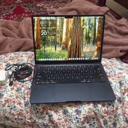 Apple 13" MacBook Air (M4, Midnight) 16 GB Memory